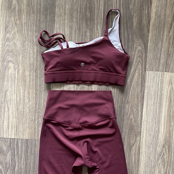 GlowMode Maroon Workout Set - Picture 4 of 5